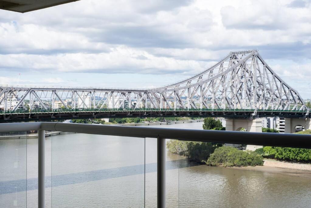 Spectacular Riverside Apartment Brisbane